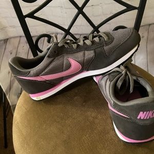 Nike women's size 10